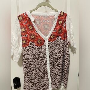 Mixed top with leopard and eyelet